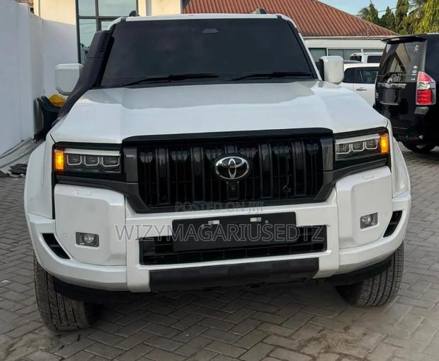 Toyota Land Cruiser Prado 2024 White