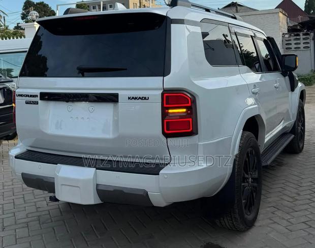 Toyota Land Cruiser Prado 2024 White
