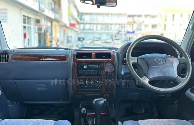 Toyota Land Cruiser Prado 2001