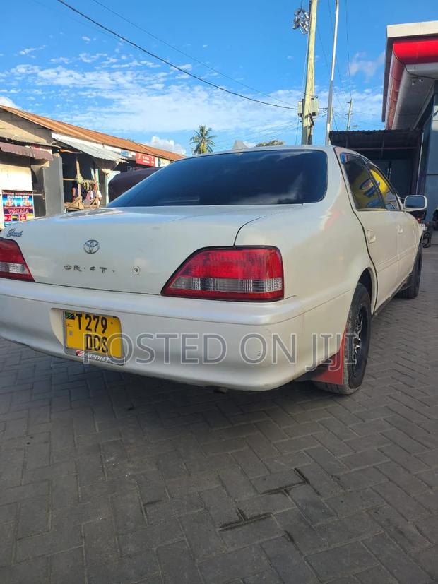 Toyota Cresta 1998 White