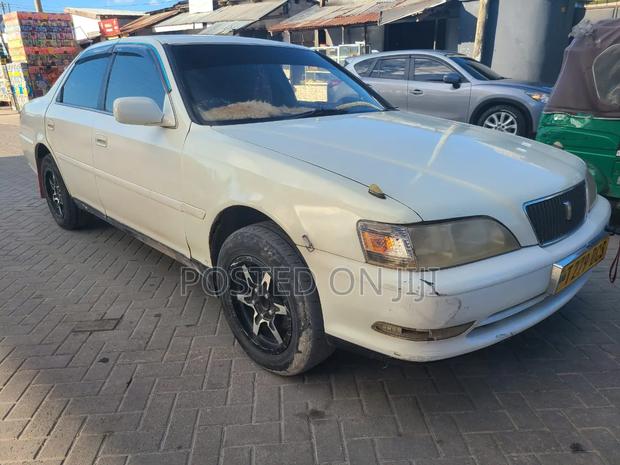 Toyota Cresta 1998 White