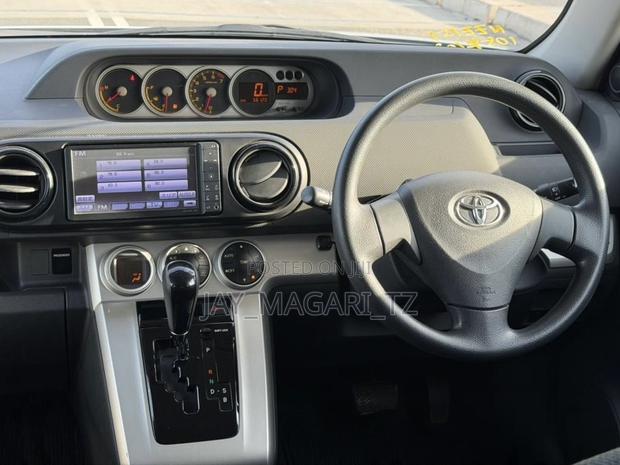 Toyota Corolla Rumion 2009 White