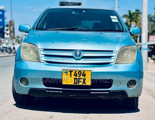 Toyota IST 2005 Silver