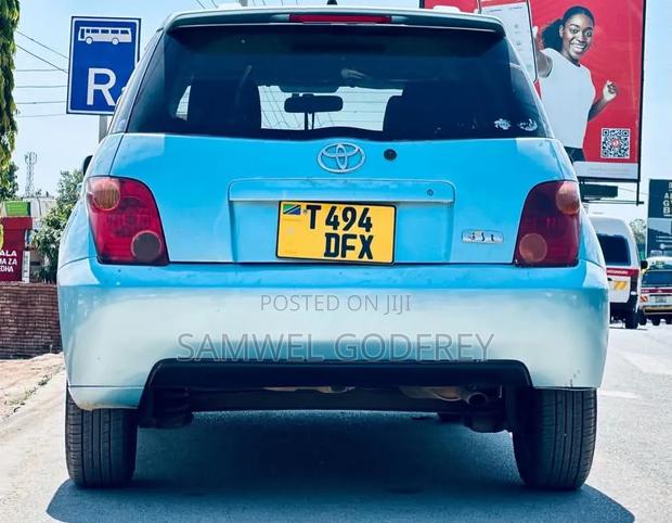 Toyota IST 2005 Silver