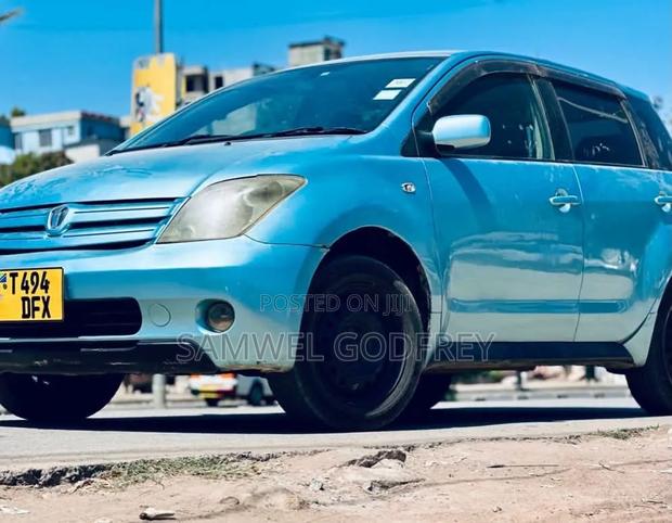 Toyota IST 2005 Silver