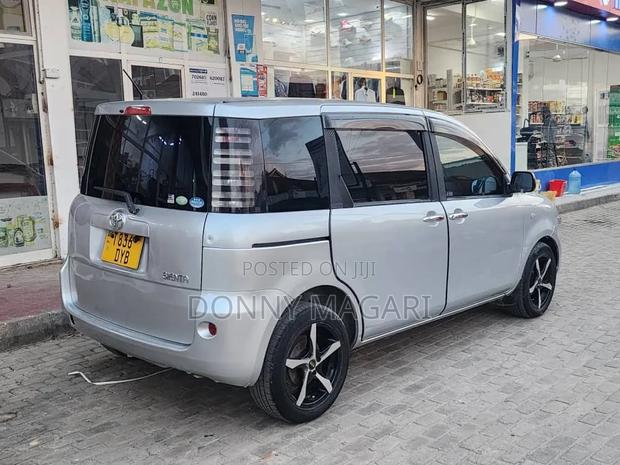 Toyota Sienta 2006 Silver