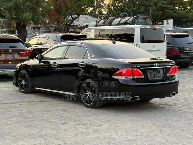 Toyota Crown 2011 Black