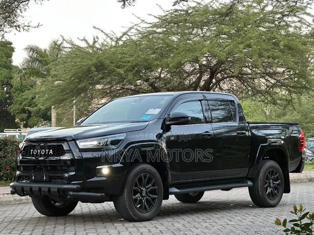Toyota Hilux 2024 Black