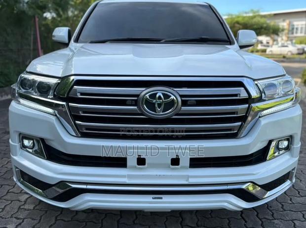 Toyota Land Cruiser 2016 White