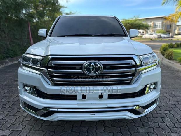 Toyota Land Cruiser 2016 White