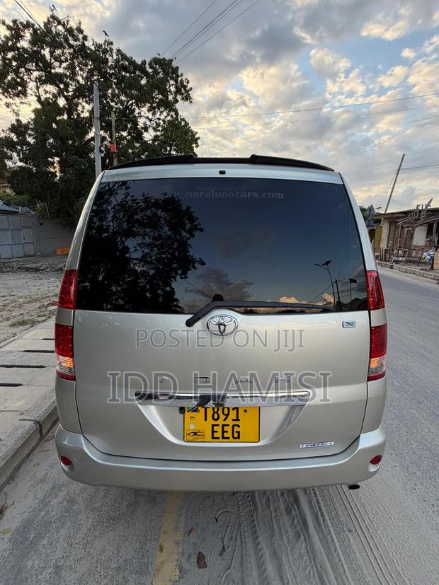 Toyota Noah 2006 Beige