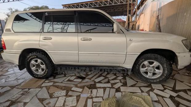 Toyota Land Cruiser 2007 White