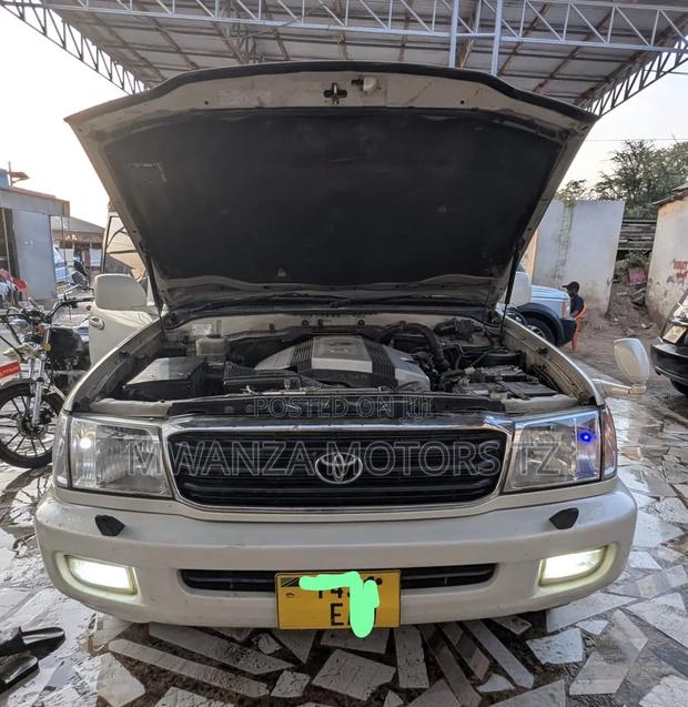 Toyota Land Cruiser 2007 White