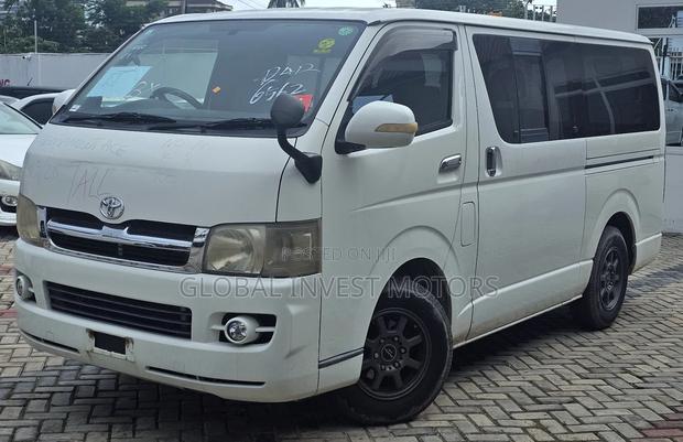 Toyota HiAce 2005 White