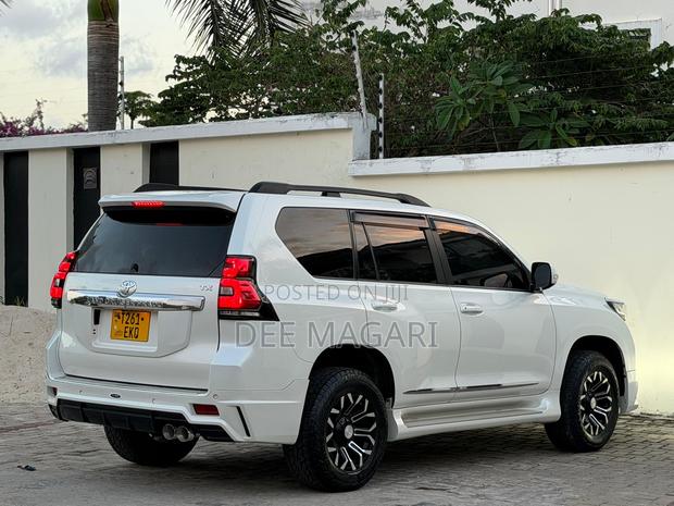 Toyota Land Cruiser Prado 2016 White