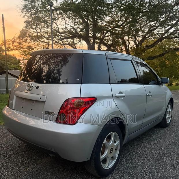 Toyota IST 2004 Silver