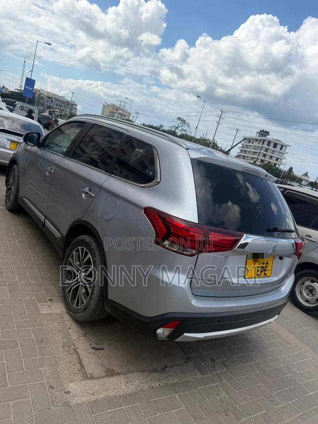 Mitsubishi Outlander 2015 Silver