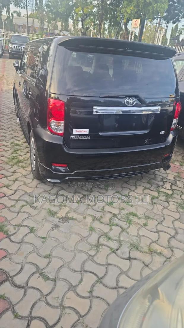 Toyota Corolla Rumion 2009 Black