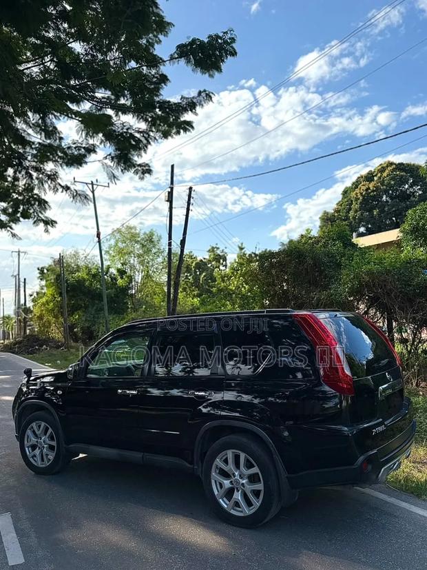 Nissan X-Trail 2010 Black