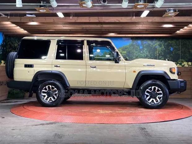 Toyota Land Cruiser 2025 Gold