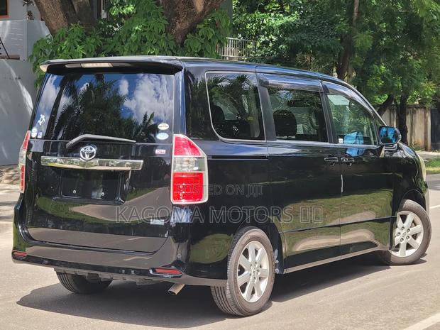 Toyota Noah 2008 Black