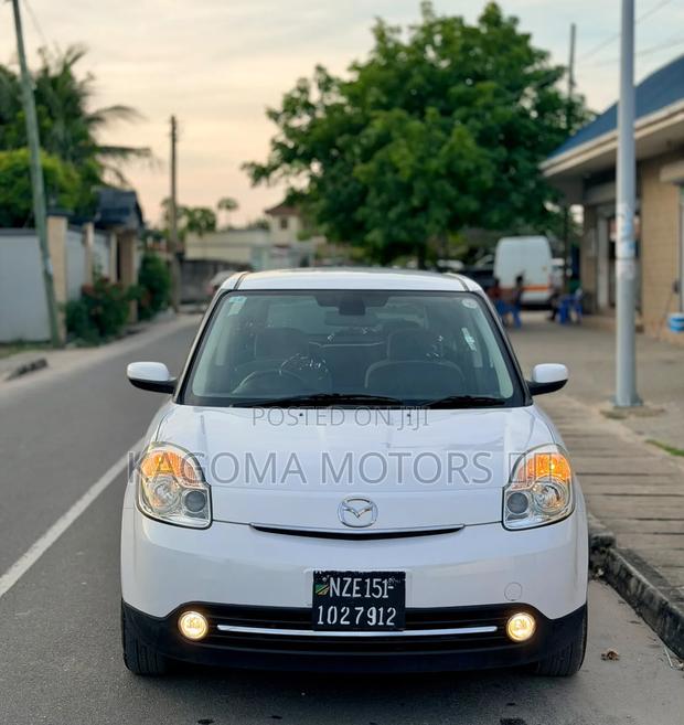 Mazda Verisa 2010 White