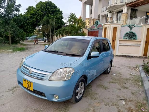 Toyota Raum 2004 Blue