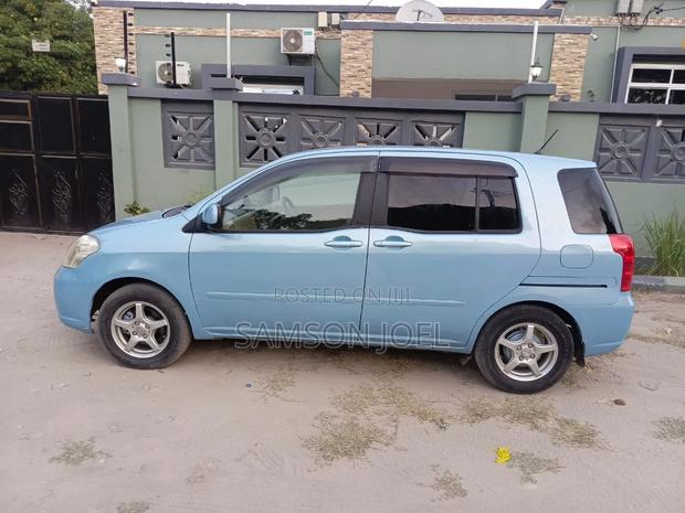 Toyota Raum 2004 Blue
