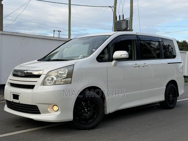 Toyota Noah 2009 White