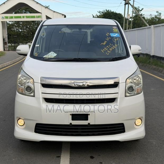 Toyota Noah 2009 White