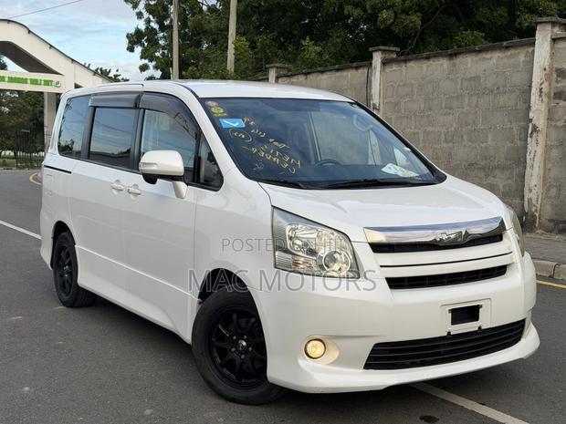 Toyota Noah 2009 White