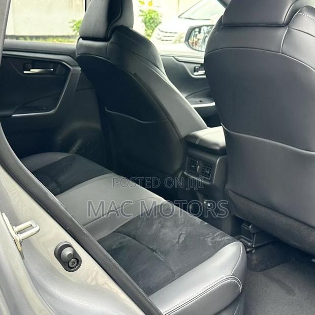 Toyota RAV4 Hybrid XLE Premium AWD 2024 Silver