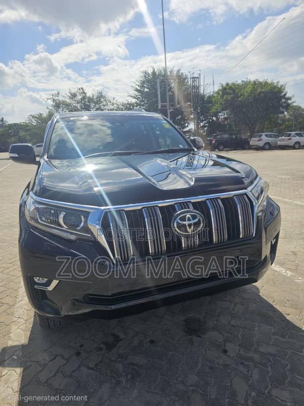 Toyota Land Cruiser Prado 2022 Black