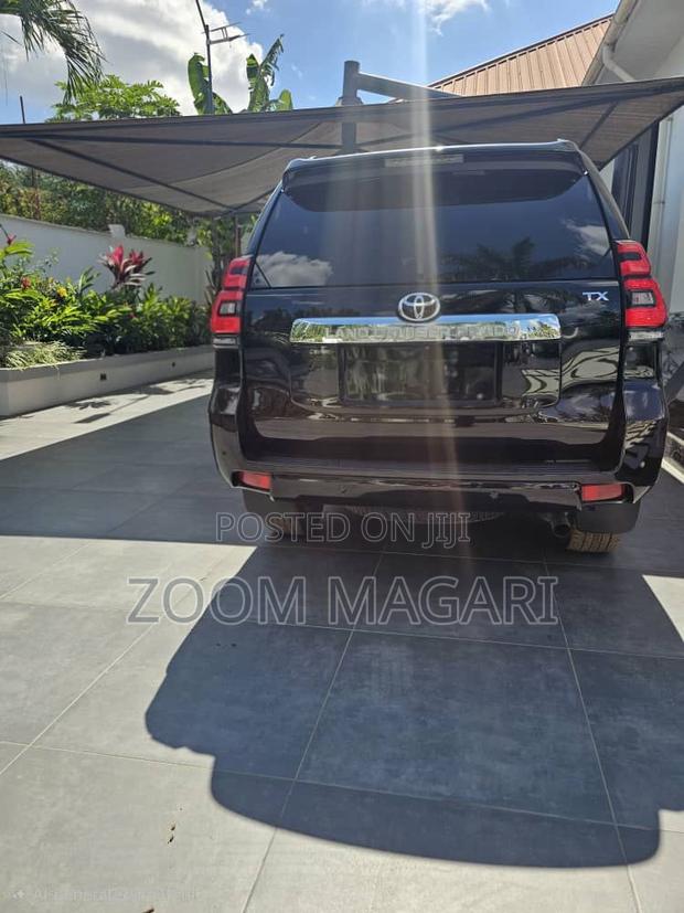 Toyota Land Cruiser Prado 2022 Black