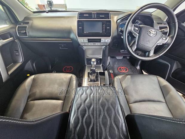 Toyota Land Cruiser Prado 2022 Black