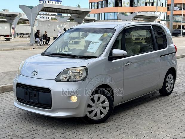 Toyota Porte 1.5 FWD 2012 Silver