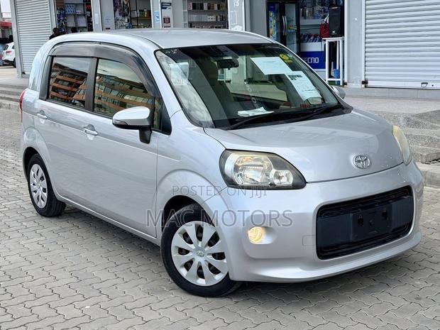 Toyota Porte 1.5 FWD 2012 Silver