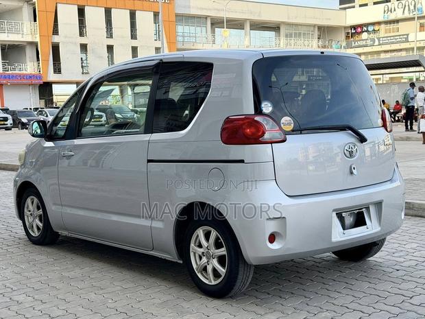 Toyota Porte 1.5 FWD 2008 Silver