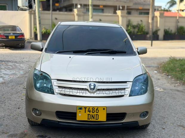 Toyota IST 2003 Beige