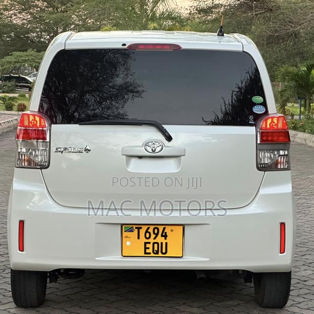 Toyota Spade 1.5 2013 White