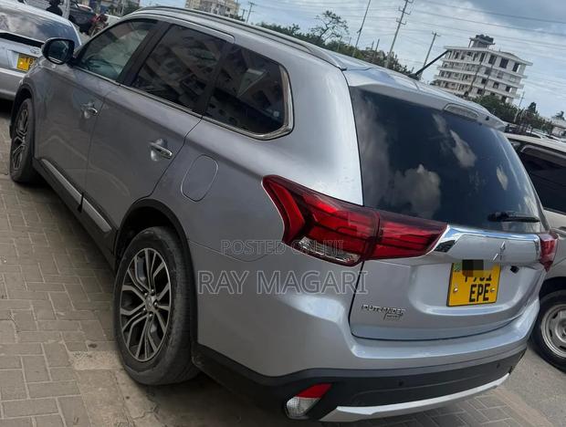 Mitsubishi Outlander 2015 Silver