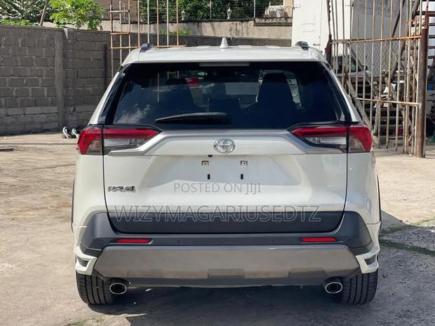 Toyota RAV4 2021 Ivory