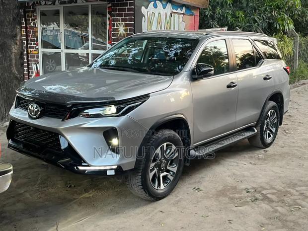Toyota Fortuner 2023 Gray