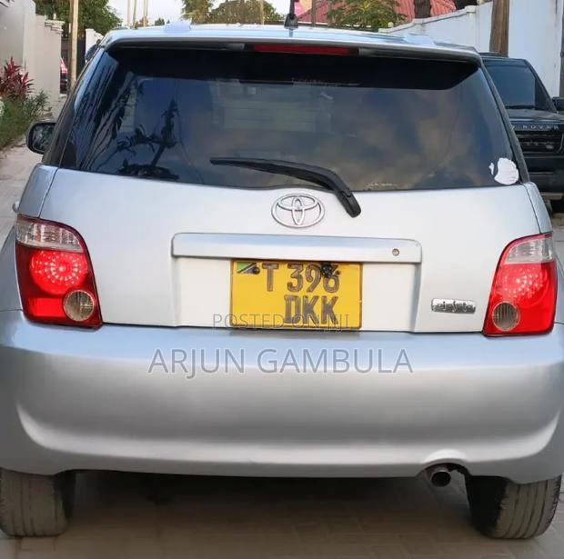 Toyota IST 2006 Silver