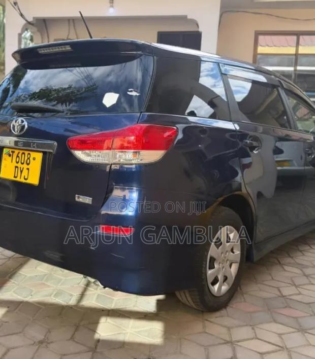 Toyota Wish 2010 Blue