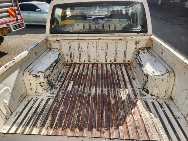 Nissan Hardbody 2003 White