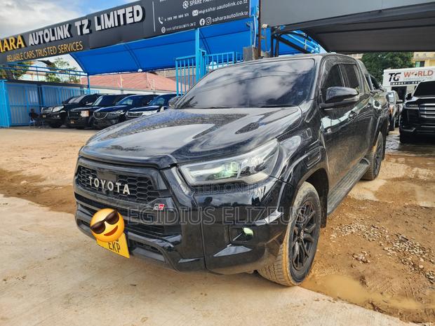 Toyota Hilux 2022 Black