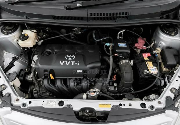 Toyota IST 2005 Silver