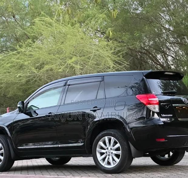 Toyota Vanguard 2010 Black