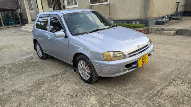 Toyota Starlet 2002 Silver